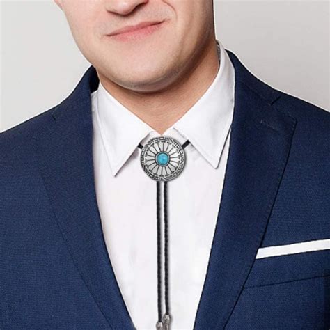 what is a bolo tie.